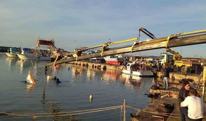 Alaplı’da batan tekneler karaya çıkarıldı