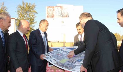 Bakan Özhaseki, Adıyaman’da yerinde dönüşüm alanını inceledi