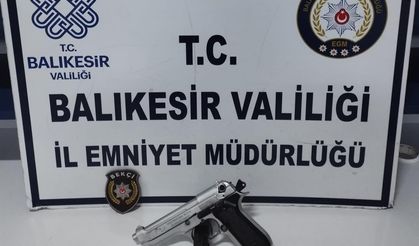 Balıkesir’de polis 3 aranan şahsı yakalandı