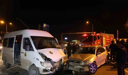 Elazığ’da minibüs ile otomobil çarpıştı: 5 yaralı